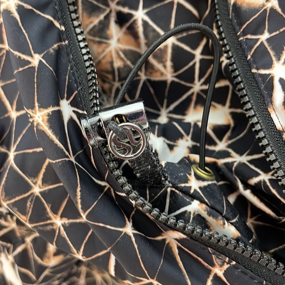 LULULEMON MISS MISTY II IN STAR CRUSHED RUNNING JACKET BLACK WHITE RUST SZ 6 - Picture 12 of 15